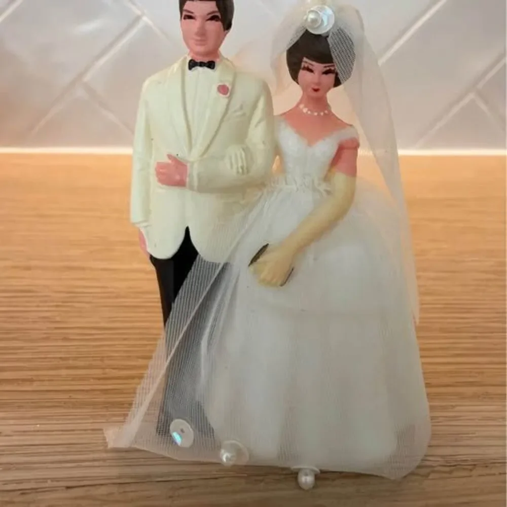 Vintage 60's - 70's Plastic Wilton Brunette Bride & Groom Cake Topper Tulle Veil